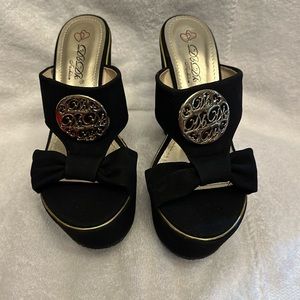 DbDk Fashion Black Platform Heels. Size 8.5